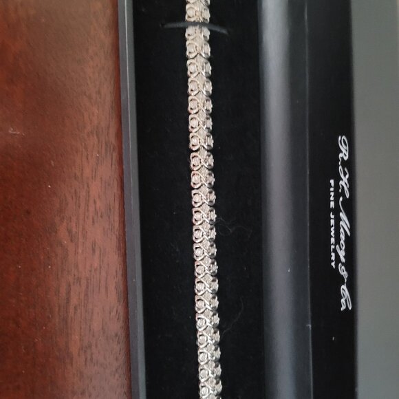 Macy's diamond bracelet - Picture 1 of 6